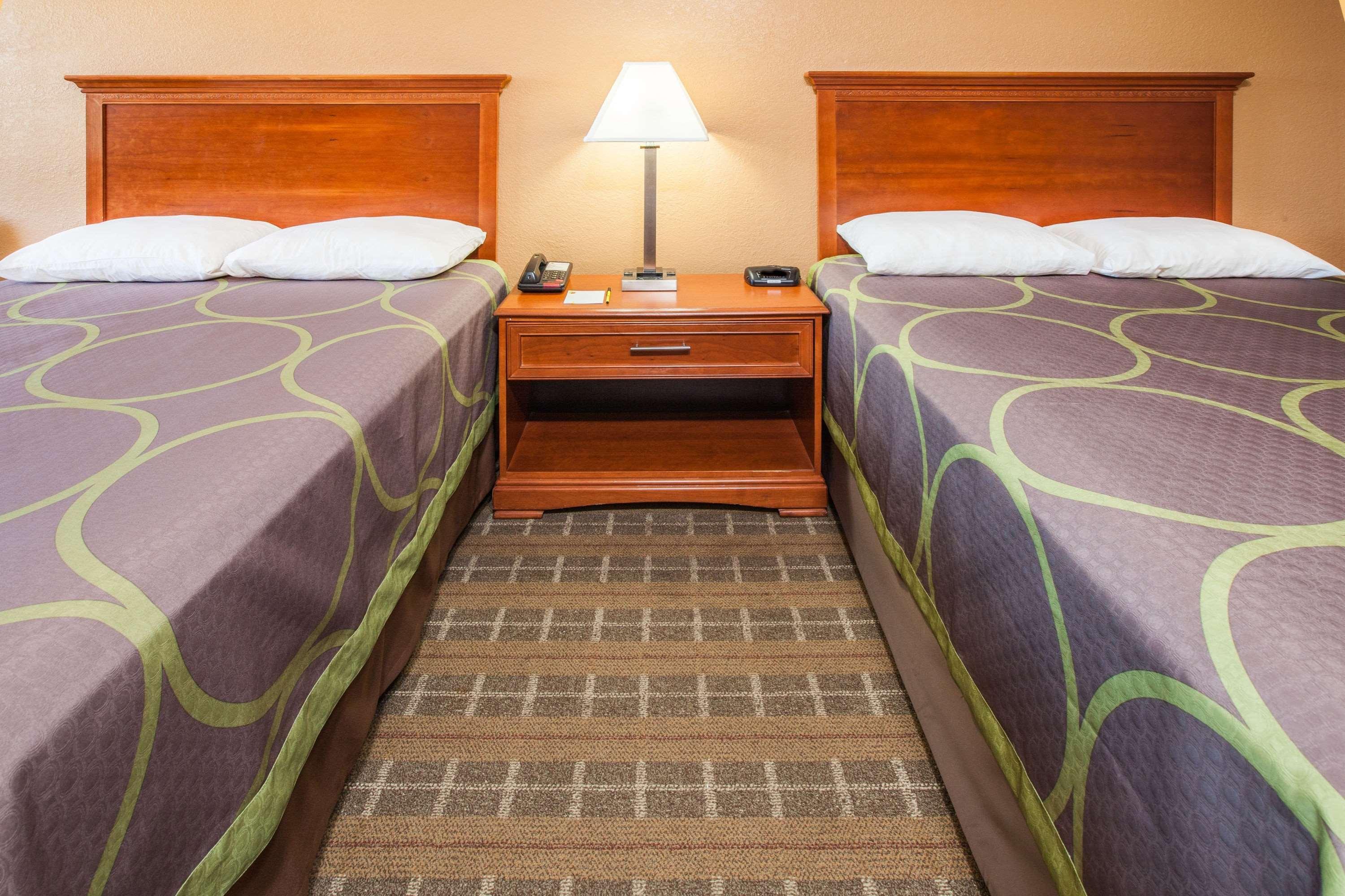 ซูเปอร์ 8 บาย วินด์แฮม คลินตัน Hotel ภายนอก รูปภาพ