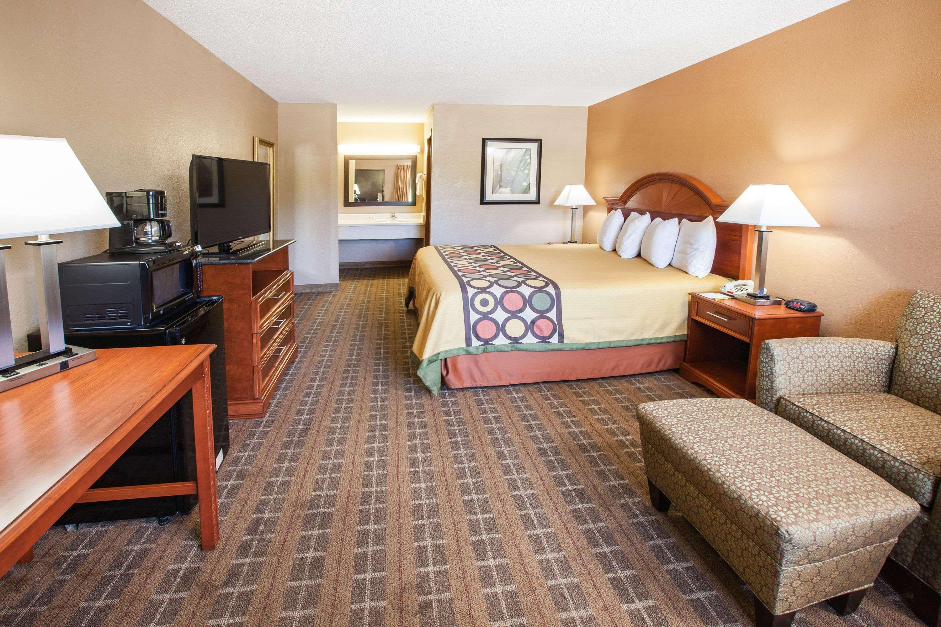 ซูเปอร์ 8 บาย วินด์แฮม คลินตัน Hotel ภายนอก รูปภาพ