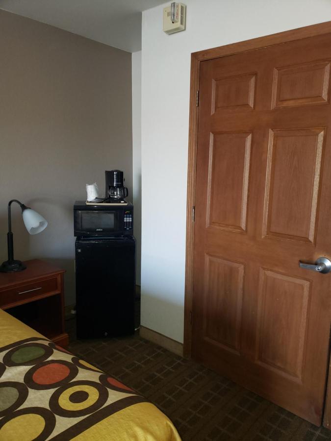 ซูเปอร์ 8 บาย วินด์แฮม คลินตัน Hotel ภายนอก รูปภาพ